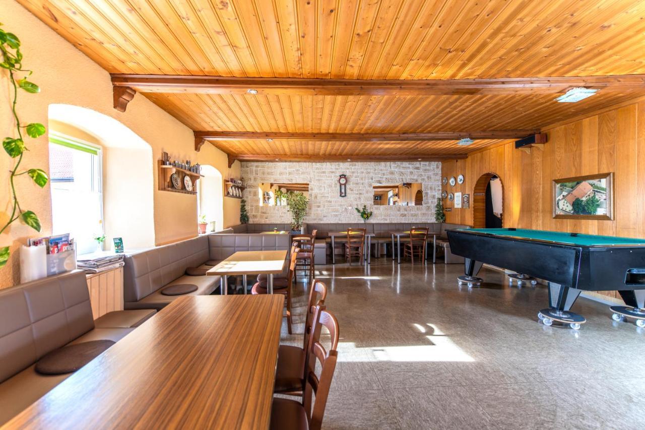 Gasthof Zum Burgkrug Leuchtenberg Экстерьер фото